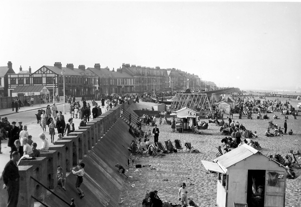 Withernsea Central Promenade and beach