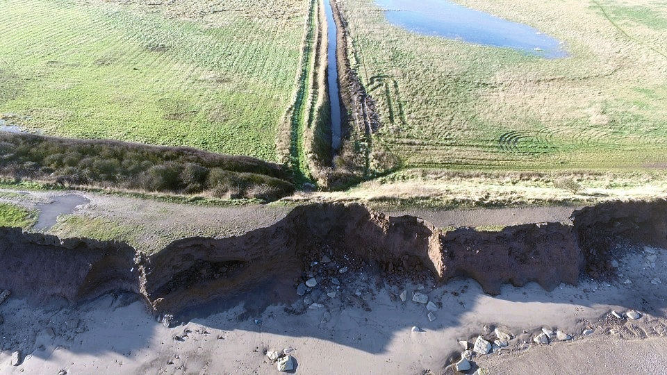 Dike at Sand Le Mere