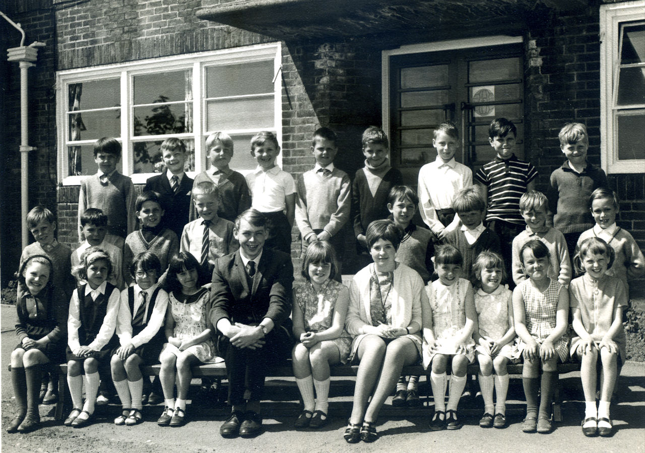 Withernsea Junior School 1B 1968/69 